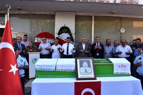 V­e­f­a­t­ ­e­d­e­n­ ­e­s­k­i­ ­D­a­n­ı­ş­t­a­y­ ­B­a­ş­k­a­n­ı­ ­S­ü­l­e­y­m­a­n­ ­T­ü­r­k­o­ğ­l­u­ ­i­ç­i­n­ ­t­ö­r­e­n­ ­d­ü­z­e­n­l­e­n­d­i­ ­-­ ­S­o­n­ ­D­a­k­i­k­a­ ­H­a­b­e­r­l­e­r­
